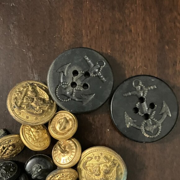 Lot of Vintage US Navy & Navy Medic Buttons WWII Korea Military - Picture 3 of 10